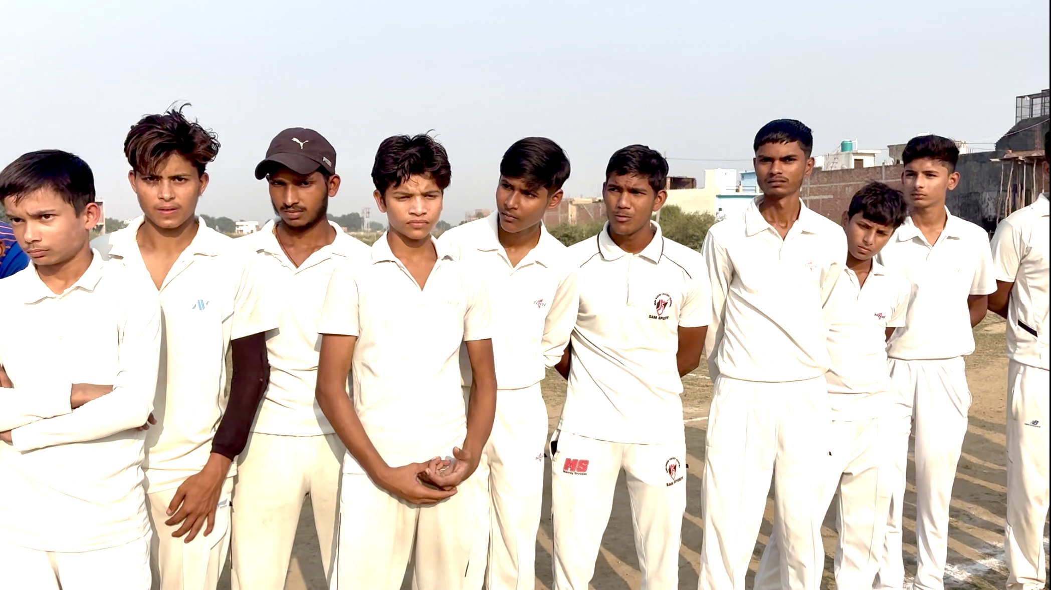 अपनी बारी का इंतज़ार करते खिलाड़ी